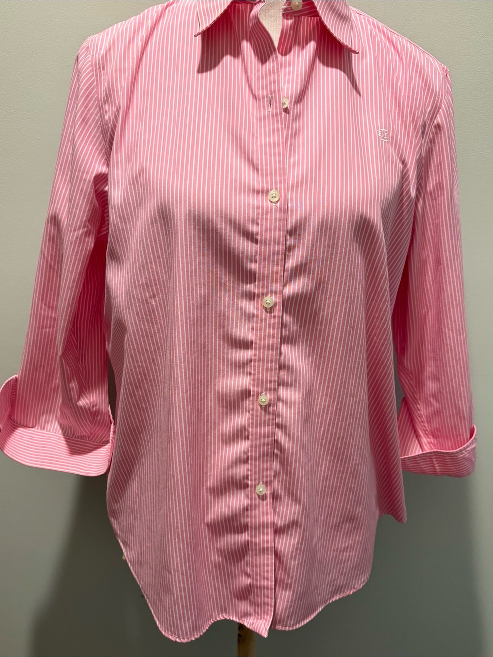 Lauren Ralph Lauren monogram no iron button down blouse size large